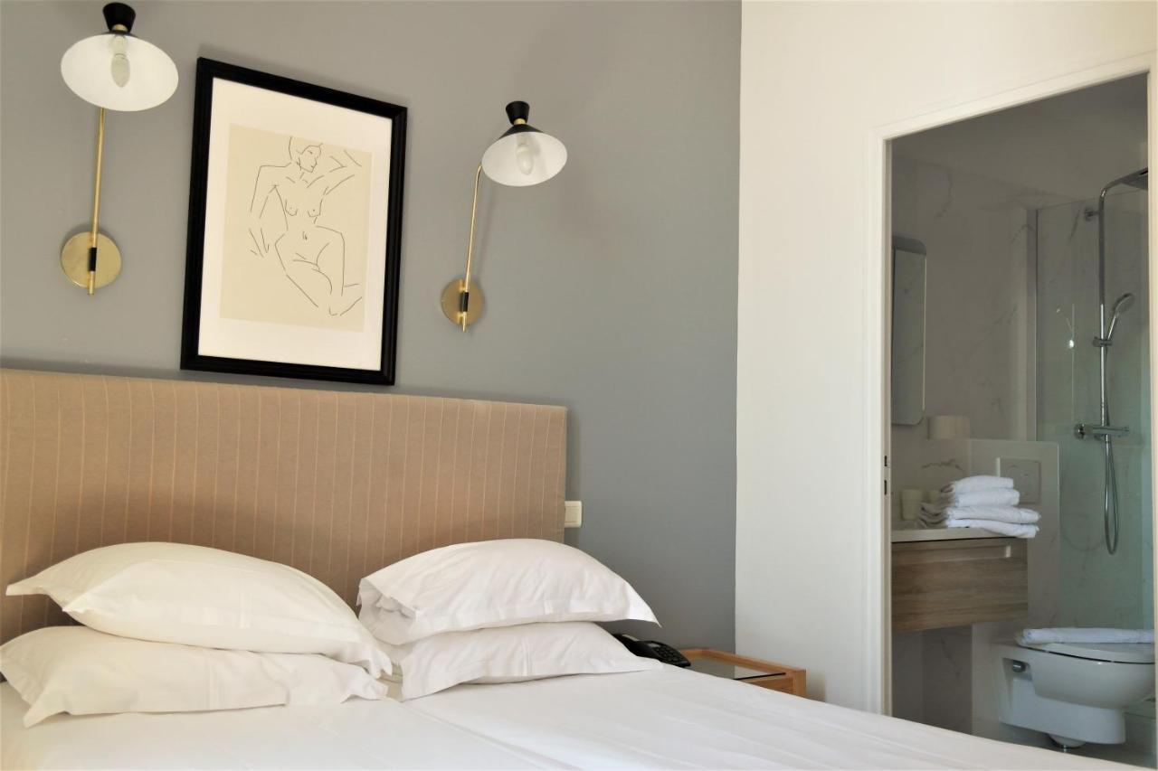 Double or Twin room side view on the Old Port