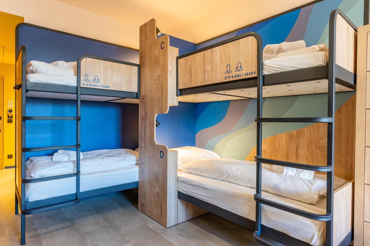 6-Bed Room
