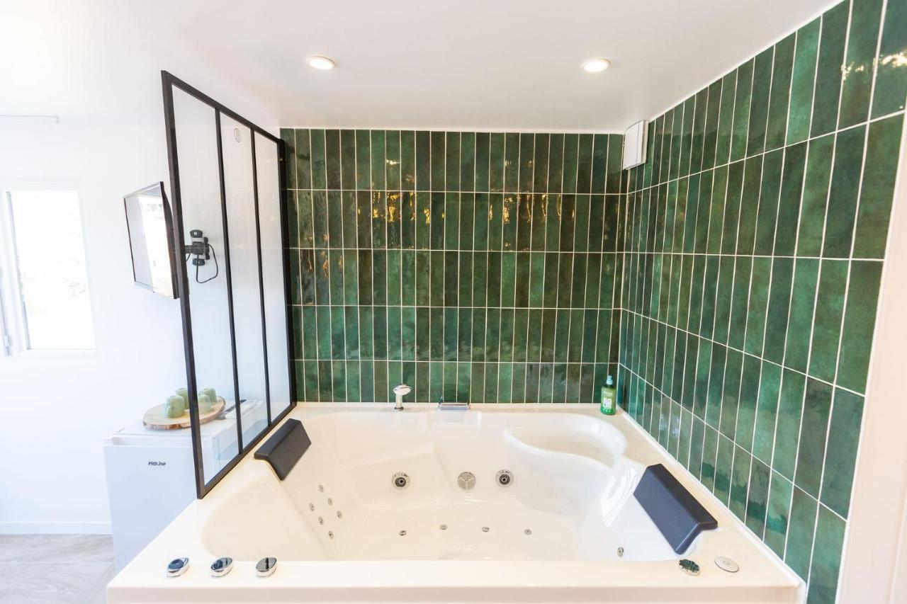 King Room Spa Bath