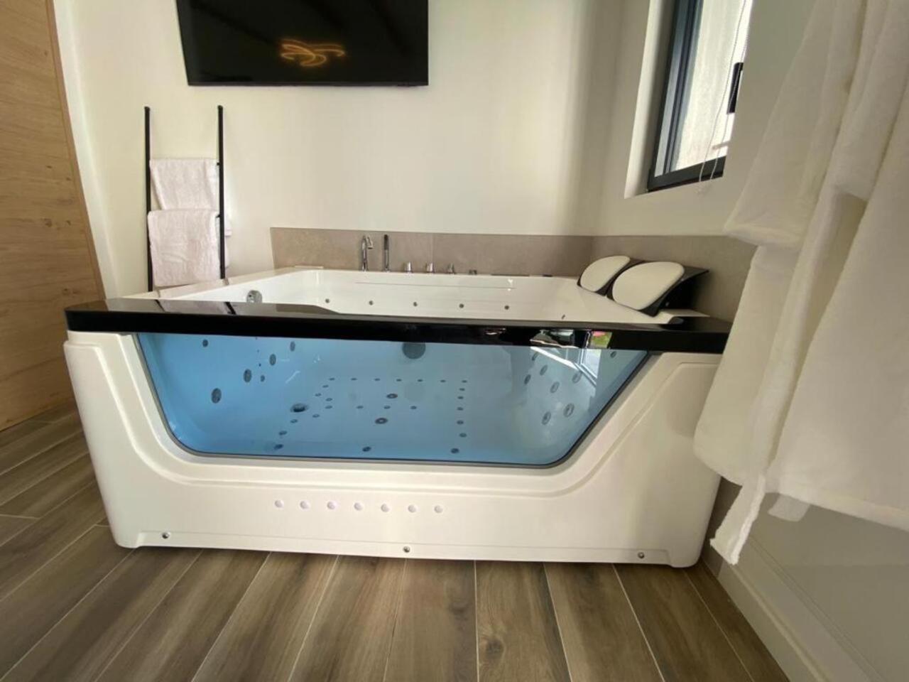 Deluxe Room,1538381677:JPEG