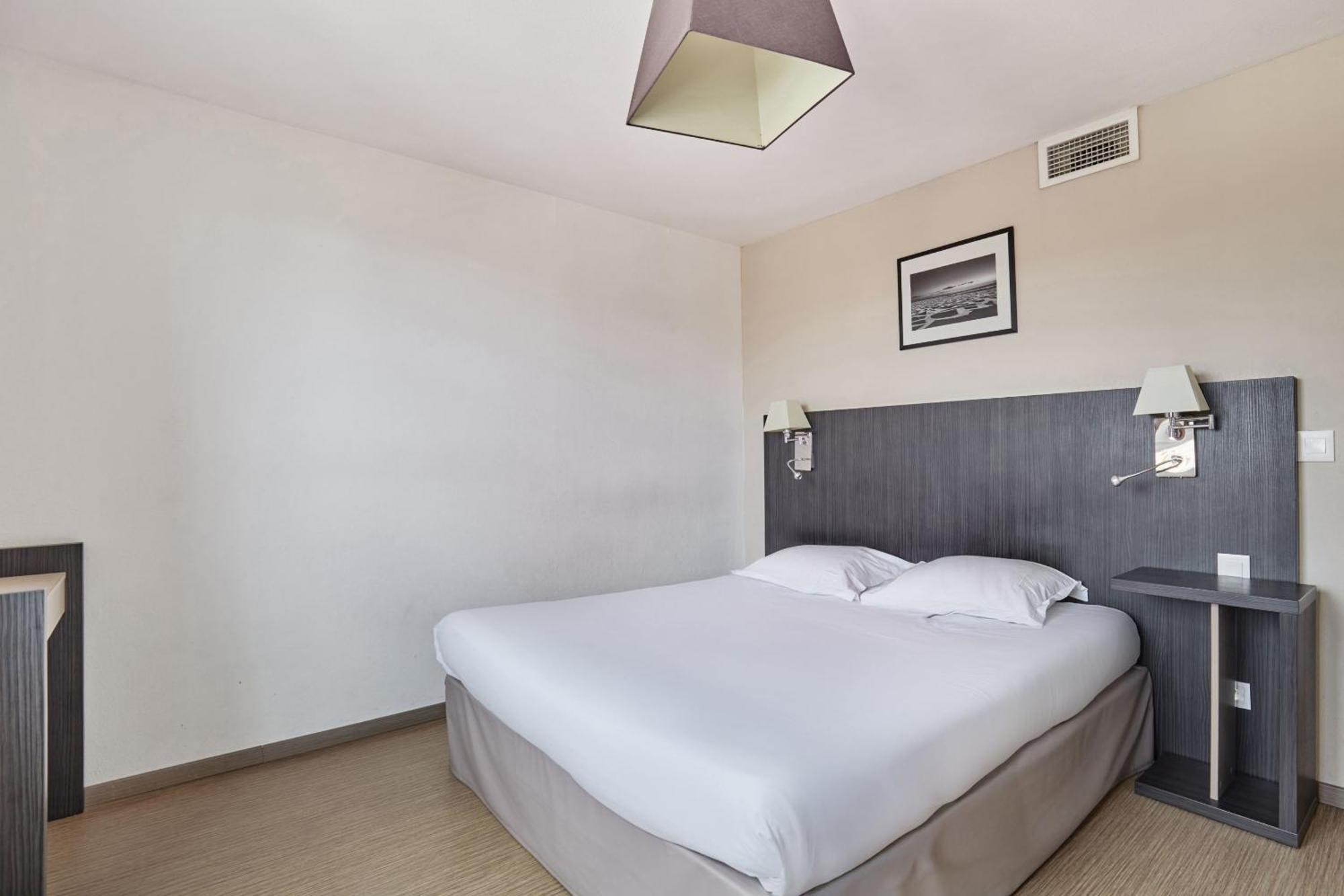Two-Bedroom Apartment,1743022485:JPEG