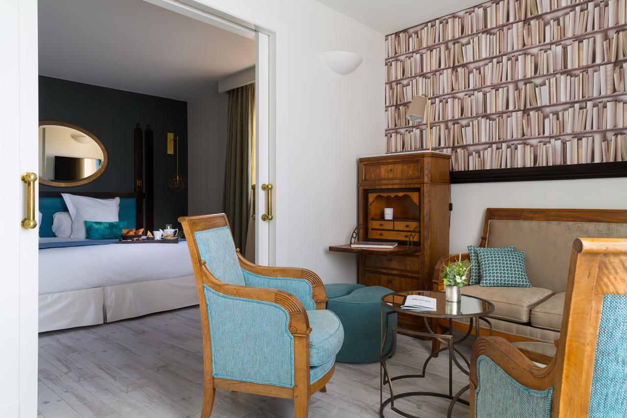 Terrassensuite mit Kingsize-Bett und Panoramablick
