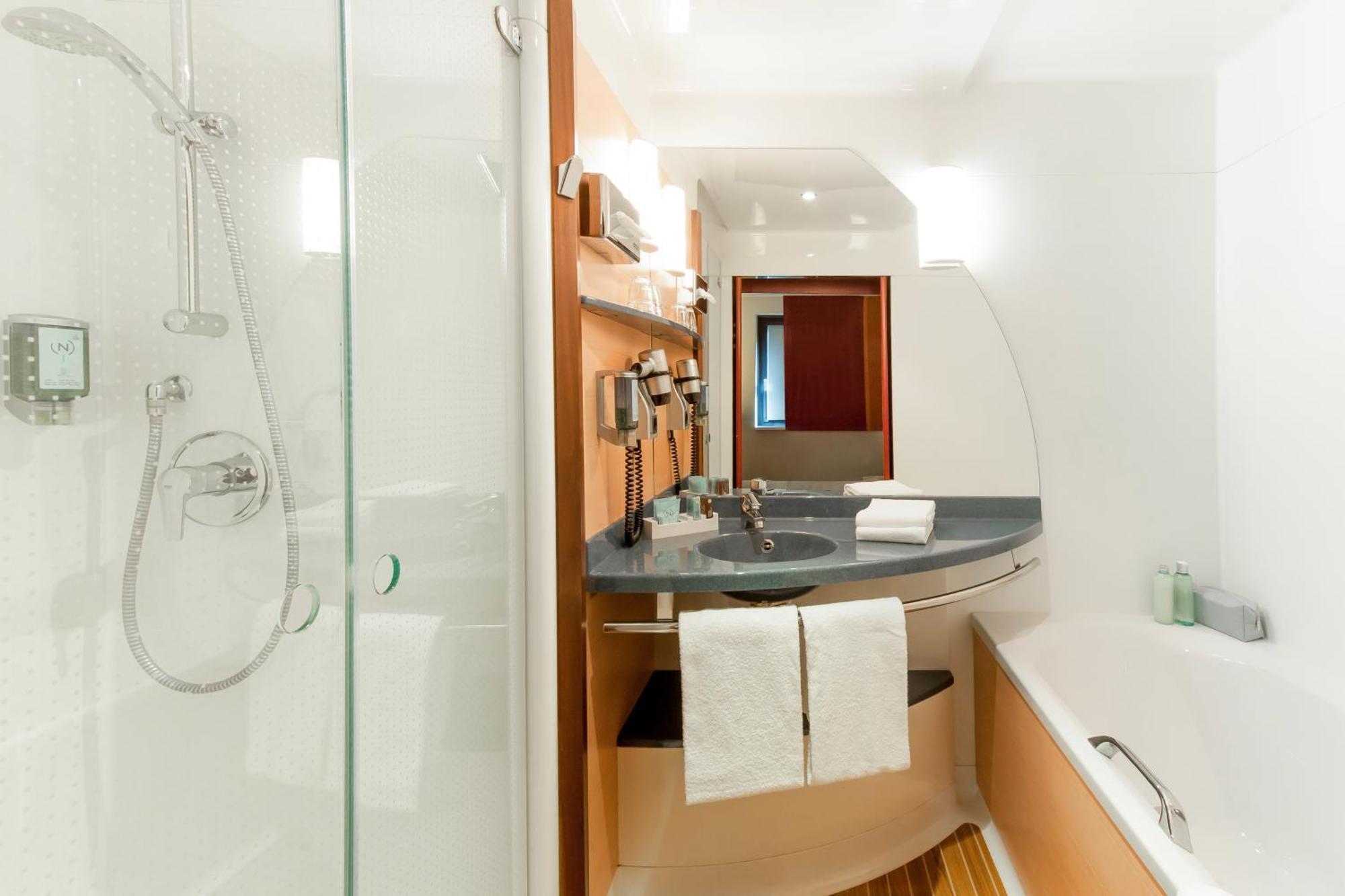 Suite Superior con 1 Letto Matrimoniale e 2 Letti Singoli