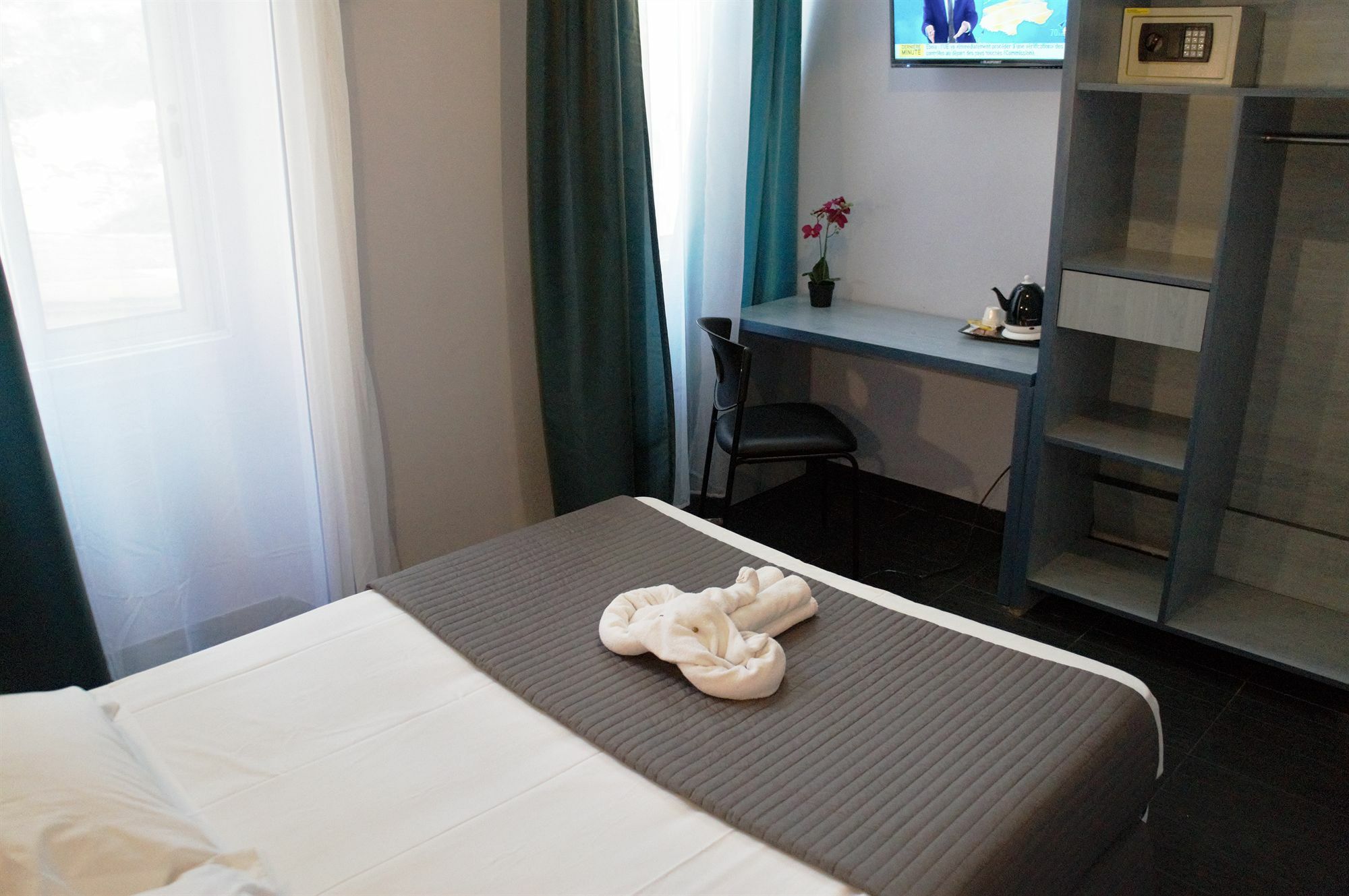 Deluxe Double Room,687562956:JPEG