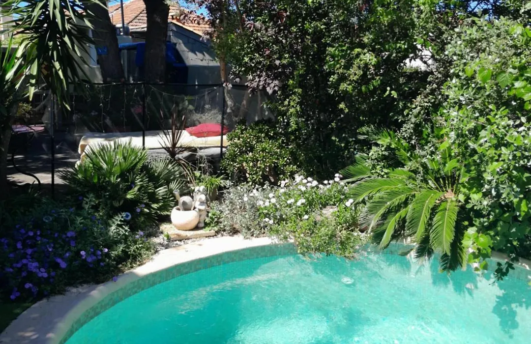 Appartement En Sous Sol De Villa Avec Acces Jardin Et Piscine-1