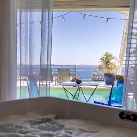 Les Suites Love 1 Spa Vue Mer Piscine-2