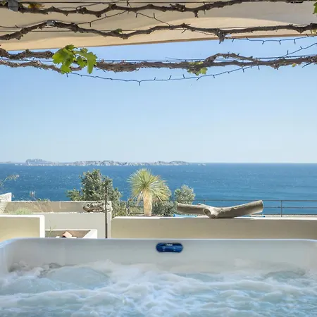 LES SUITES LOVE 3 SPA VUE MER PISCINe-2