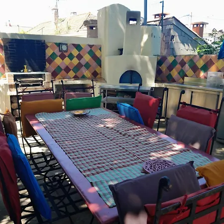 Appartement En Sous Sol De Villa Avec Acces Jardin Et Piscine-2