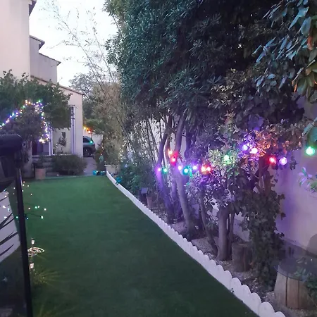 Appartement En Sous Sol De Villa Avec Acces Jardin Et Piscine-3