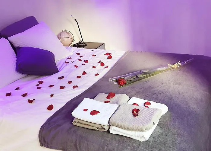 La Bonne Etoile Marseille ! Hébergement romantique ! Jacuzzi et Piscine