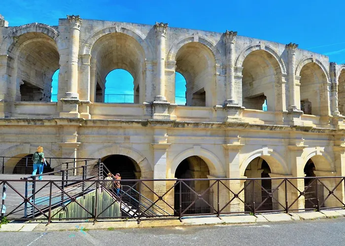 Beautiful Stacaravan In Raphele-Les-Arles